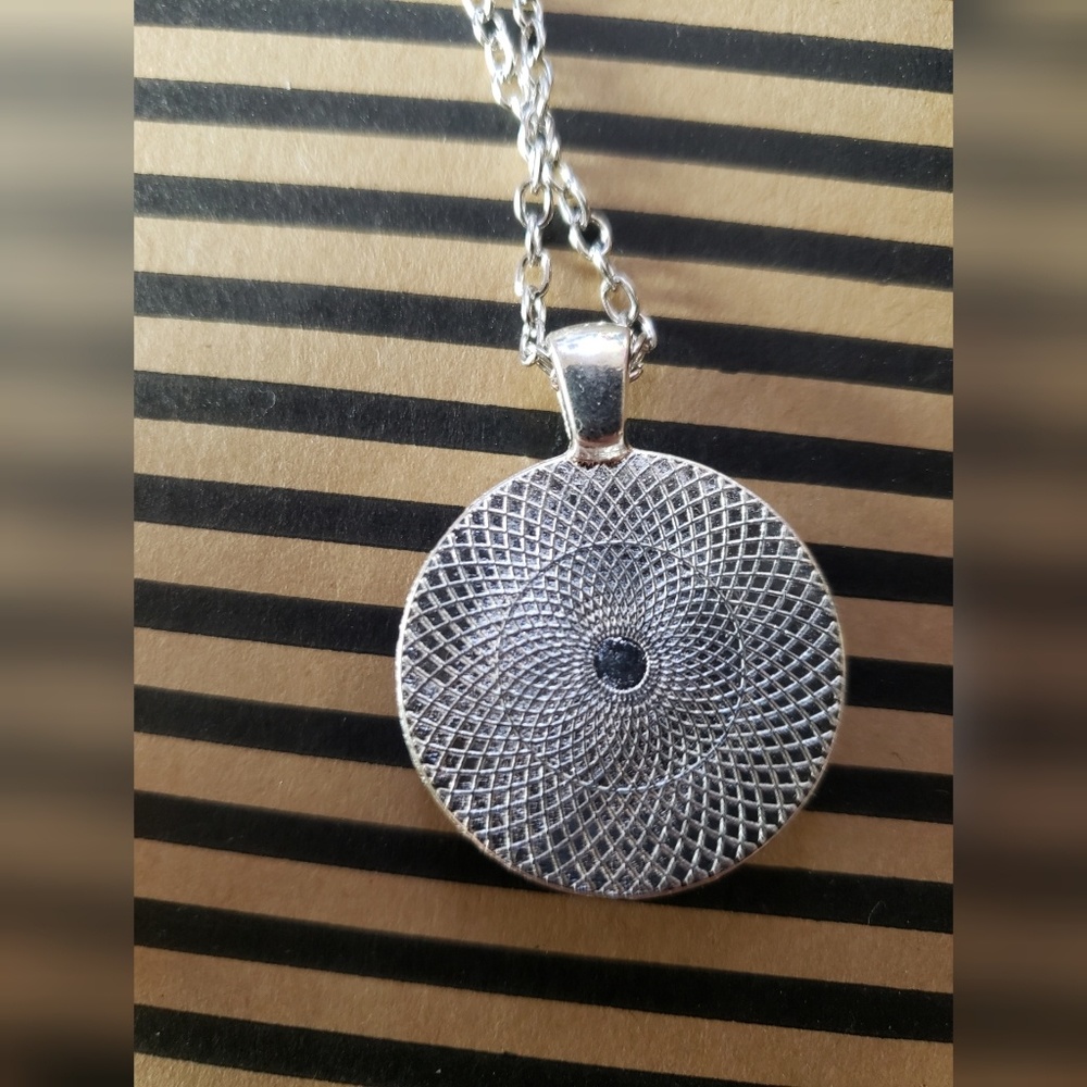 🌺 NEW Humming Bird Cabochon Necklace - Picture 3 of 5